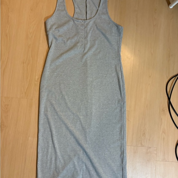 Dynamite Light Gray Midi Dress - Picture 4 of 6